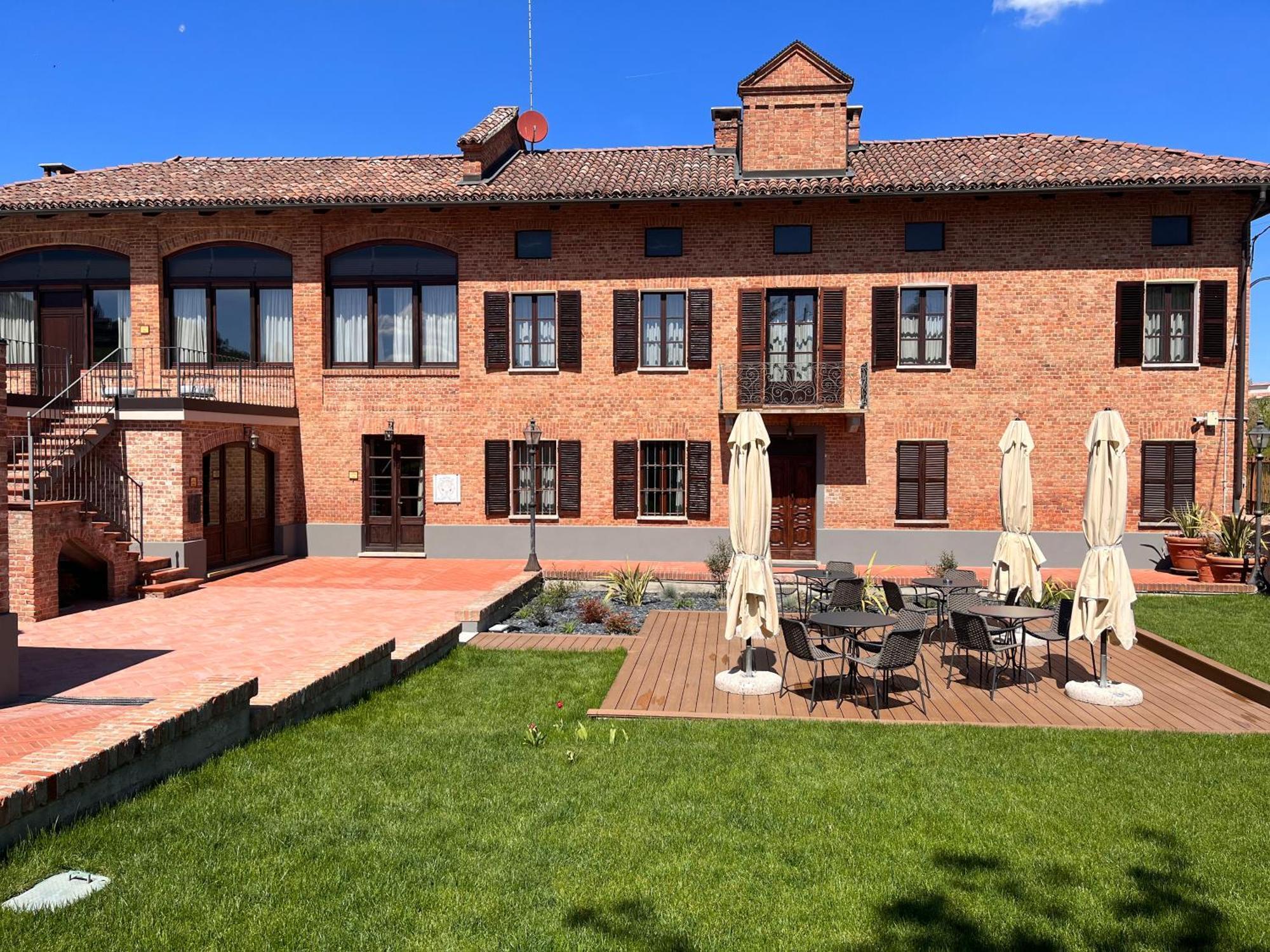 Cascina La Badia Bed & Breakfast Montegrosso dʼAsti Екстериор снимка
